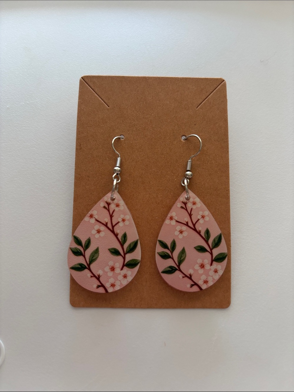 Fashion Jewelry Pink Floral Teardrop Earrings with Green Leaf Accents
